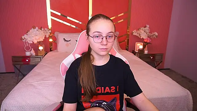 ArrinaWairr online show from December 2025 08:51:02 AM