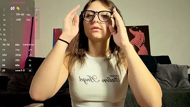 Snapshot of TrixiBell chatting on October 2025 04:19:02 AM TrixiBell online show from October 2025 04:19:02 AM