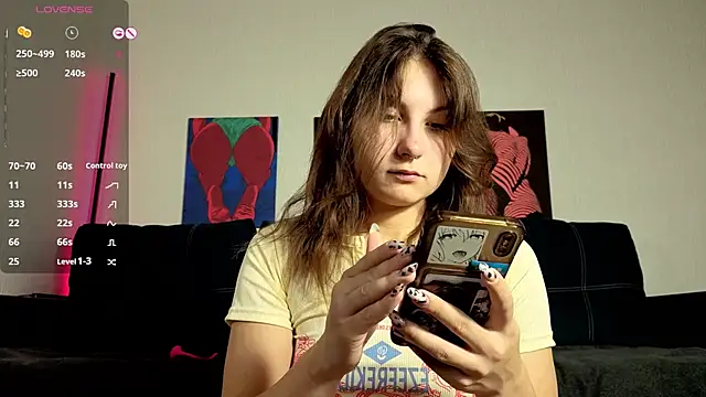 Snapshot of TrixiBell chatting on October 2025 04:15:01 AM TrixiBell online show from October 2025 04:15:01 AM