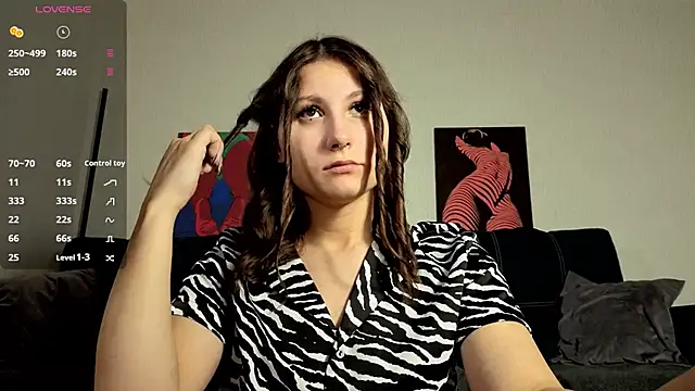 TrixiBell online show from November 2025 04:25:02 AM