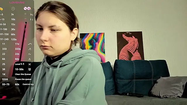 TrixiBell online show from April 2026 04:08:02 AM