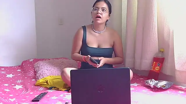 Snapshot of kattaleya_21 chatting on September 2025 03:50:02 PM kattaleya 21 online show from September 2025 03:50:02 PM