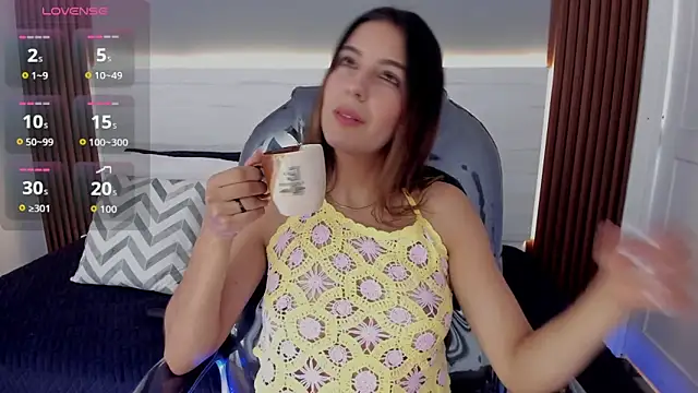 Emmy Meadows online show from October 2025 07:21:01 PM