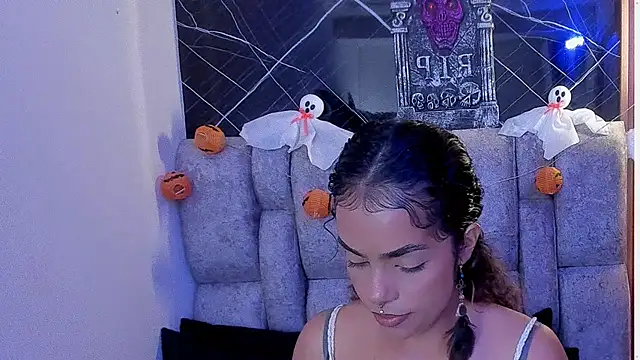 roxanne dl online show from October 2025 04:42:01 PM