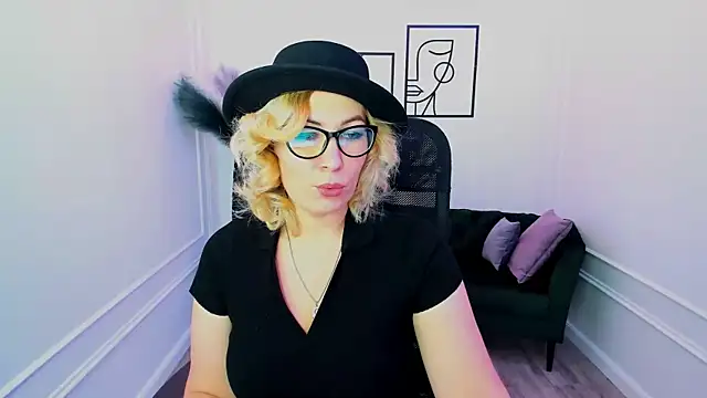 CamilaFatem online show from September 2025 01:00:01 PM