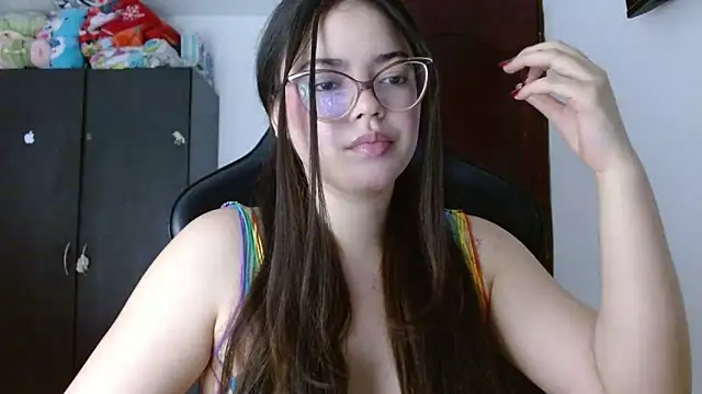 Snapshot of Valentina2390 chatting on May 2026 02:52:01 AM Valentina2390 online show from May 2026 02:52:01 AM