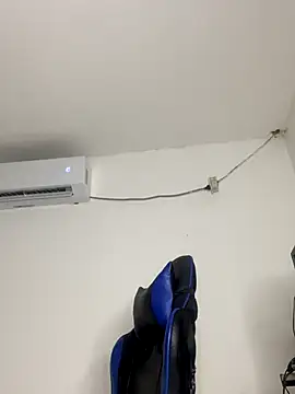 Rousevans  online show from December 2025 04:44:02 AM