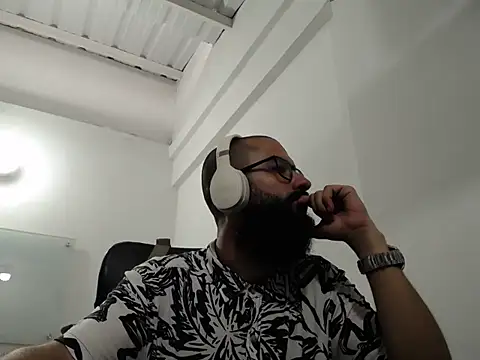 Snapshot of FranccoJ chatting on November 2025 05:45:02 PM FranccoJ online show from November 2025 05:45:02 PM