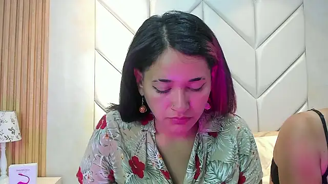 AnnieAndReach online show from March 2026 01:39:01 PM