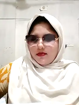 Snapshot of Nusrat-N chatting on May 2026 03:18:01 PM Nusrat-N online show from May 2026 03:18:01 PM