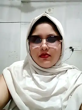Snapshot of Nusrat-N chatting on May 2026 01:18:02 PM Nusrat-N online show from May 2026 01:18:02 PM