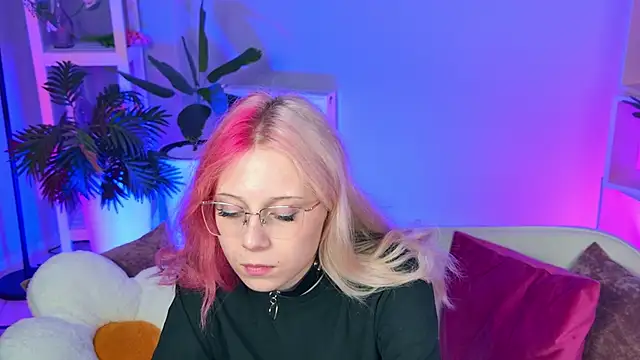 SakuraBliss online show from October 2025 02:24:02 PM