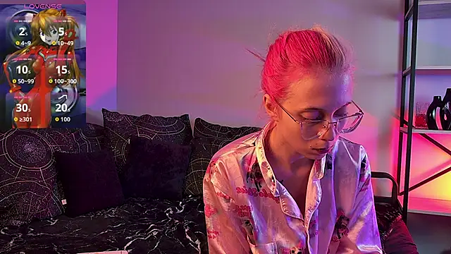 SakuraBliss online show from October 2025 04:27:01 PM