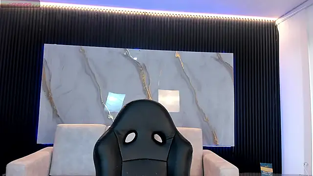 MadisonAnngel online show from November 2025 08:45:01 PM