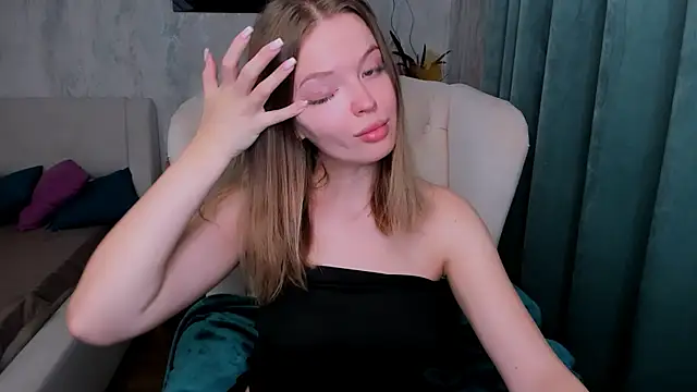 LaurennHill online show from October 2025 12:20:02 AM