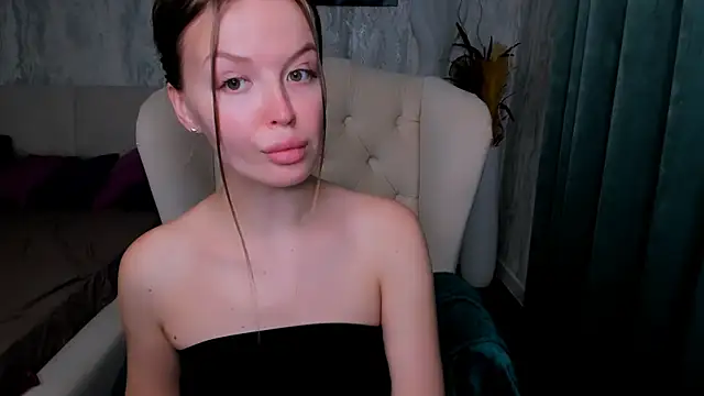 LaurennHill online show from October 2025 12:21:02 AM