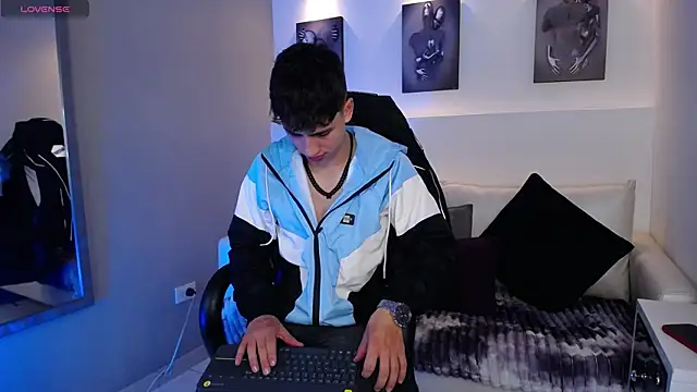 Snapshot of AdrianRinaldi chatting on September 2025 08:12:02 PM AdrianRinaldi online show from September 2025 08:12:02 PM