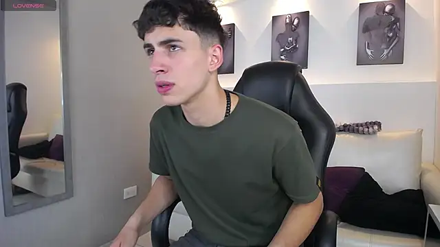 Snapshot of AdrianRinaldi chatting on September 2025 08:34:01 PM AdrianRinaldi online show from September 2025 08:34:01 PM