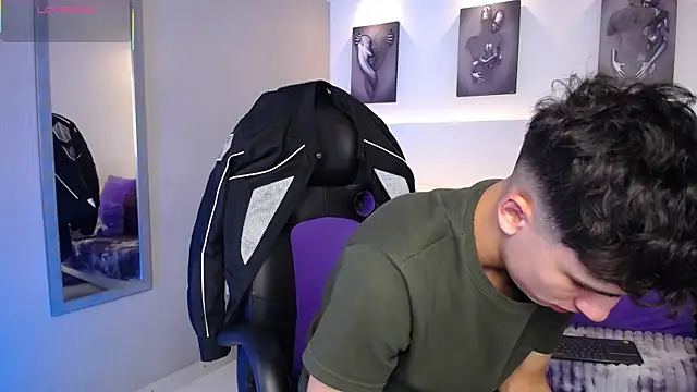 Snapshot of AdrianRinaldi chatting on October 2025 07:44:02 PM AdrianRinaldi online show from October 2025 07:44:02 PM