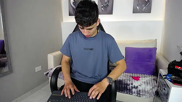 Snapshot of AdrianRinaldi chatting on October 2025 10:10:01 PM AdrianRinaldi online show from October 2025 10:10:01 PM