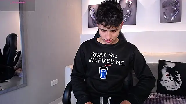 AdrianRinaldi online show from November 2025 08:19:01 PM