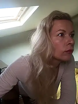 Snapshot of Julia_Giulia chatting on October 2025 04:53:02 AM Julia Giulia online show from October 2025 04:53:02 AM