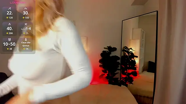Julia Giulia online show from June 2026 08:12:02 PM