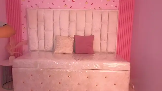 ambar fox s online show from April 2026 08:09:01 PM