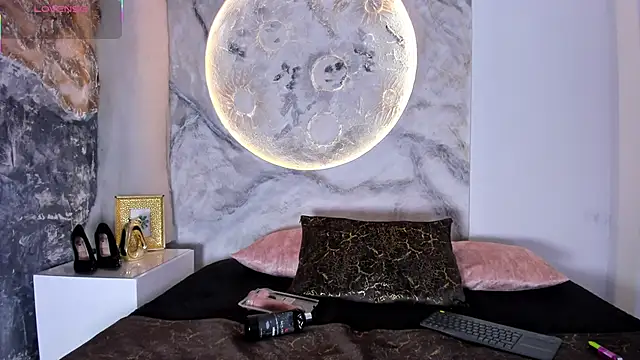 RoxanaBorns  online show from November 2025 01:44:02 PM