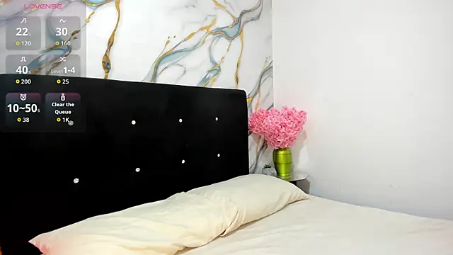 RoxanaBorns  online show from August 2026 11:37:01 AM