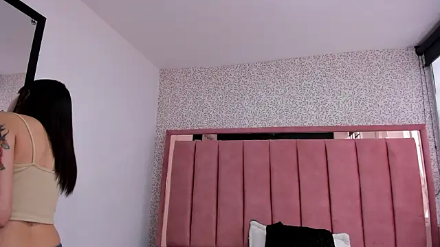 Hanna Lee   online show from November 2025 08:30:01 PM