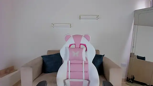 april smiith online show from September 2025 12:16:01 PM