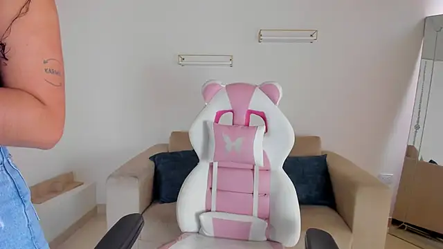 april smiith online show from September 2025 12:28:02 PM