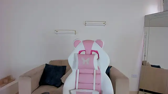 april smiith online show from September 2025 12:20:01 PM