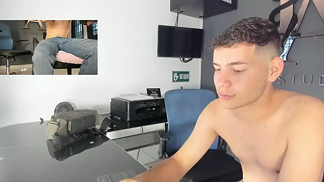 Snapshot of lara_and_danny chatting on September 2025 07:19:02 PM lara and danny online show from September 2025 07:19:02 PM