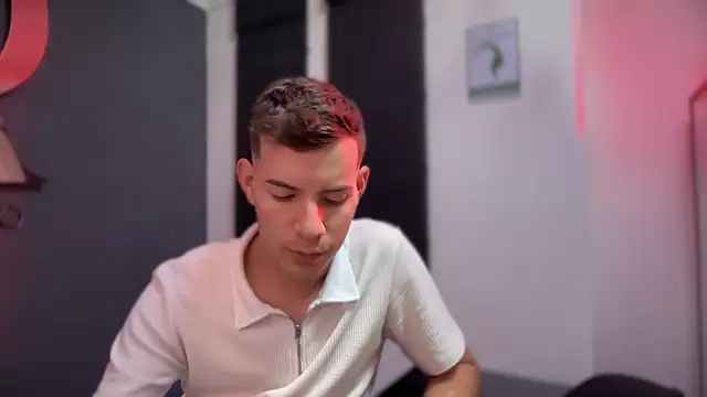 Snapshot of lara_and_danny chatting on October 2025 01:33:02 AM lara and danny online show from October 2025 01:33:02 AM