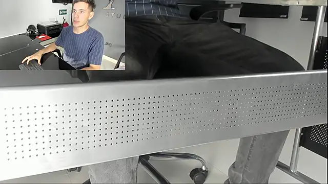 Snapshot of lara_and_danny chatting on October 2025 07:34:01 PM lara and danny online show from October 2025 07:34:01 PM