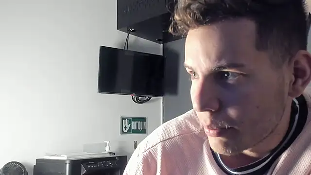 Snapshot of lara_and_danny chatting on October 2025 04:28:01 PM lara and danny online show from October 2025 04:28:01 PM