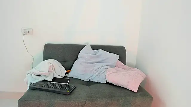 Snapshot of lara_and_danny chatting on October 2025 04:18:01 PM lara and danny online show from October 2025 04:18:01 PM