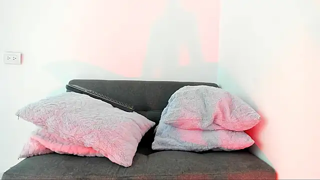 Snapshot of lara_and_danny chatting on October 2025 04:22:01 PM lara and danny online show from October 2025 04:22:01 PM