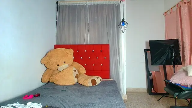 Snapshot of naomi_campbel_ chatting on September 2025 08:34:02 PM naomi campbel online show from September 2025 08:34:02 PM