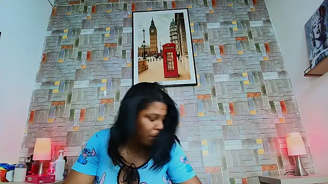 naomi campbel  online show from December 2025 09:10:02 PM