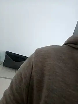 Elowen Clark online show from October 2025 07:31:01 PM