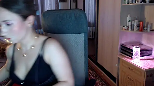 ClassyInna online show from December 2025 06:28:01 AM