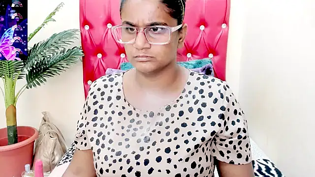 Strawberry Lips online show from October 2025 05:11:02 AM