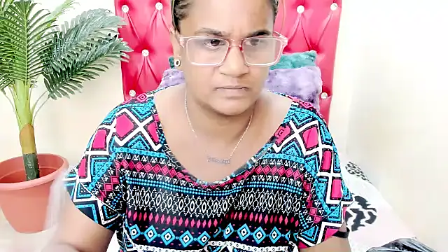 Strawberry Lips online show from October 2025 04:47:01 AM