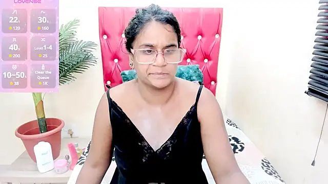 Strawberry Lips online show from November 2025 05:31:01 AM