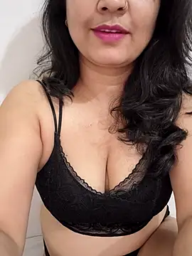 Snapshot of CUTE-PX chatting on April 2026 03:35:02 AM CUTE-PX online show from April 2026 03:35:02 AM