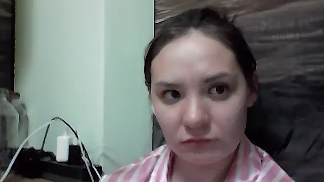 Snapshot of KatrinxCute chatting on October 2025 08:07:02 PM KatrinxCute online show from October 2025 08:07:02 PM