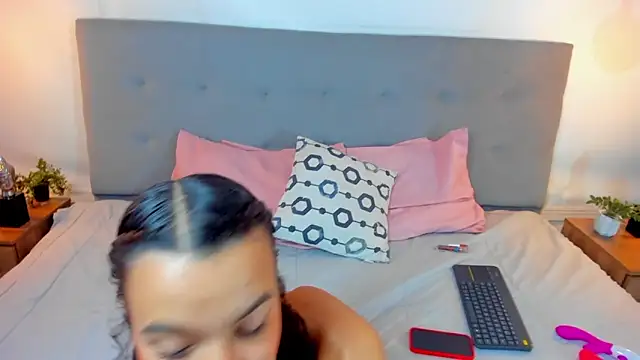 Snapshot of Luna_Claire chatting on October 2025 12:37:02 PM Luna Claire online show from October 2025 12:37:02 PM